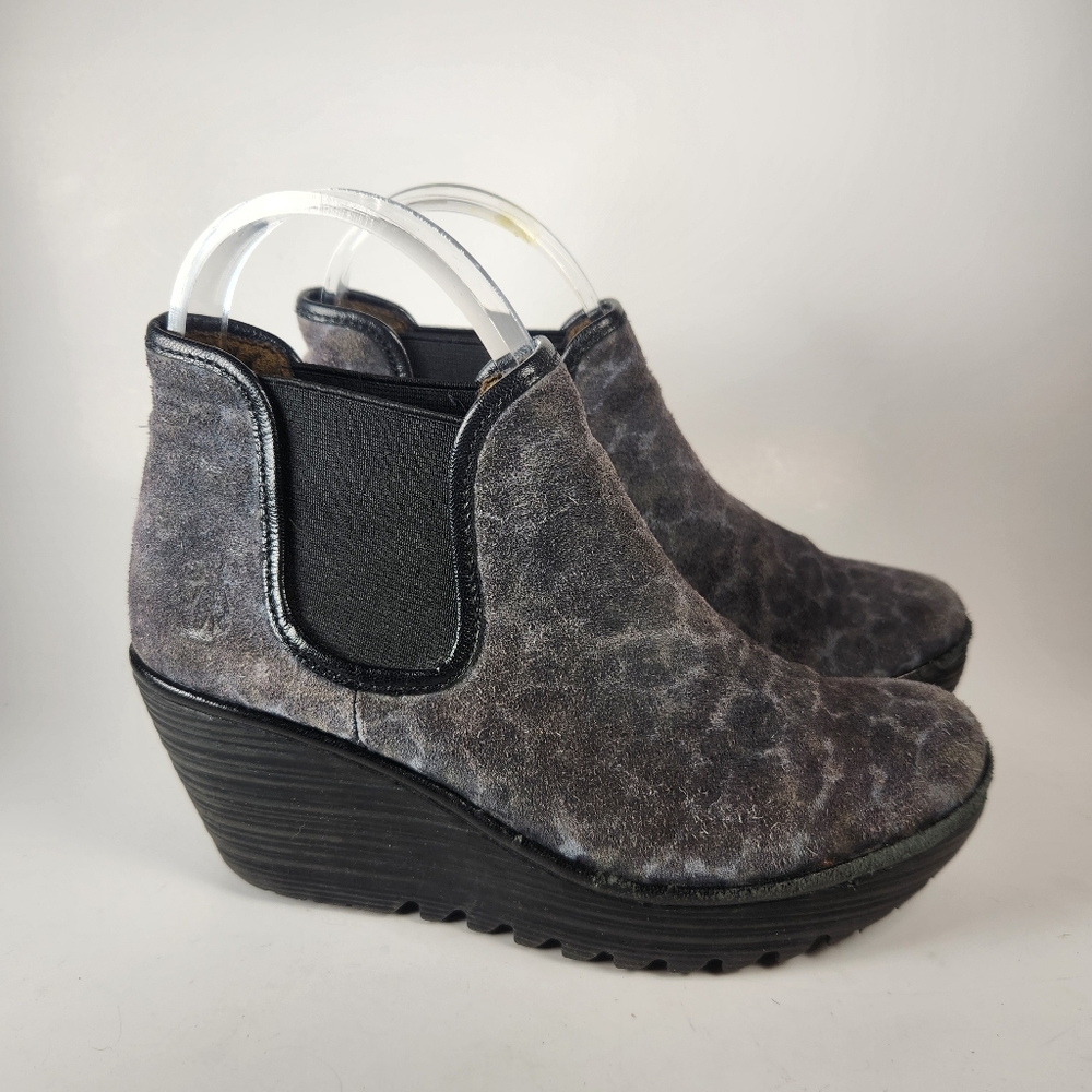 FLY LONDON Women's Chelsea Boot Size 6 EU 36 Gray Leather Wedge Camo Shoe - Picture 10 of 10